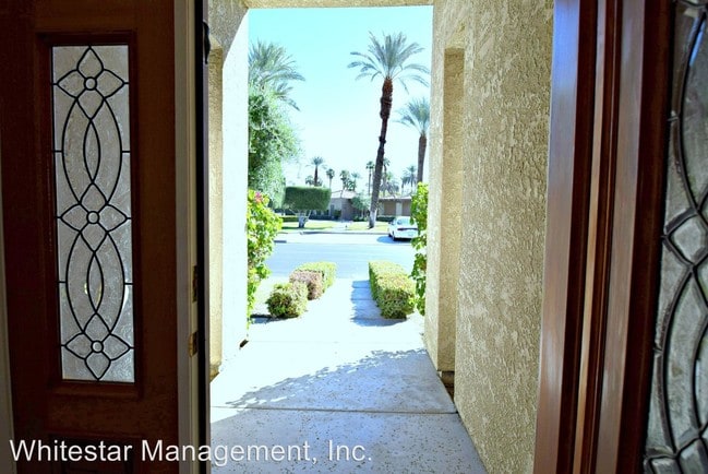 Building Photo - 4 Mission Palms W