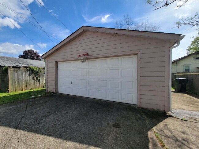 Foto del edificio - 605 Ridgelawn 2BR/2BA (Hamilton)
