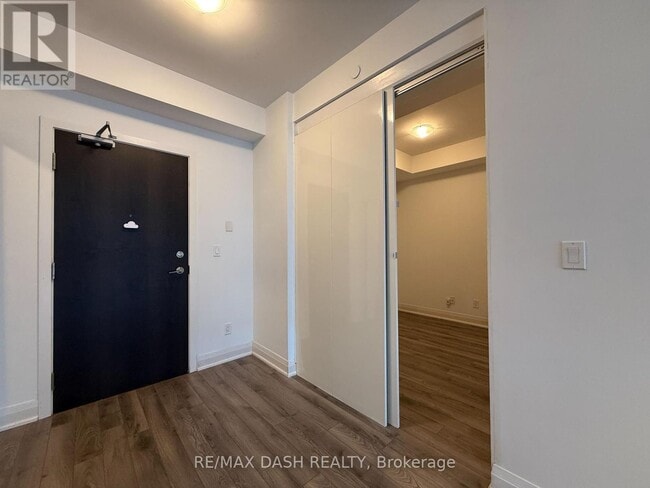 Building Photo - 50 Bruyeres Mews