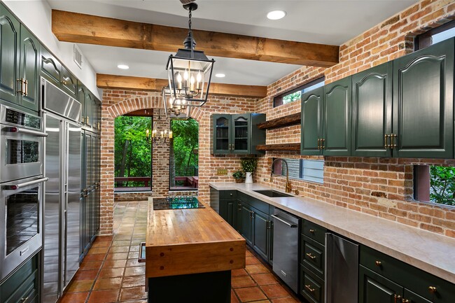 Building Photo - 9611 Bayou Brook St
