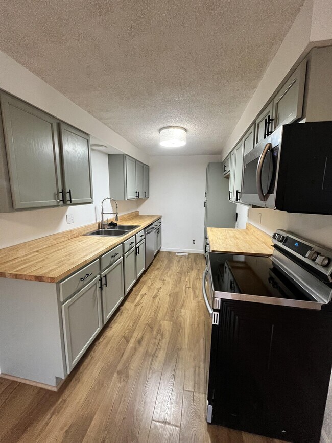 Foto del edificio - 1240 N 2nd E