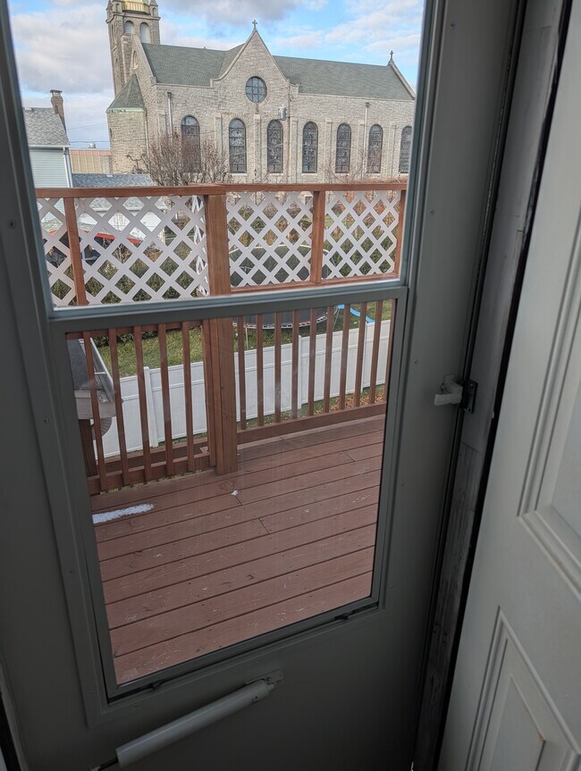 Building Photo - 319 W 11th St