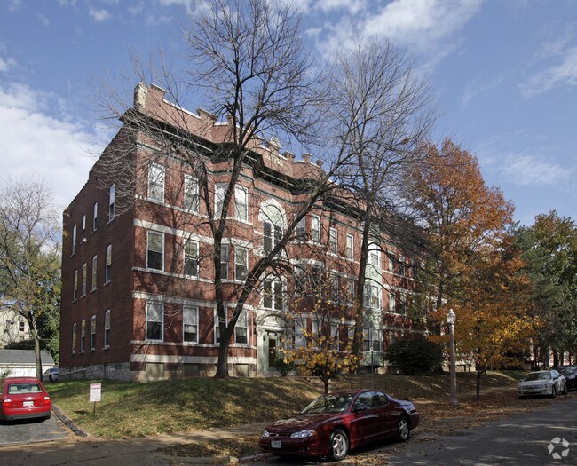 Foto del edificio - Sherwood Court Apartments