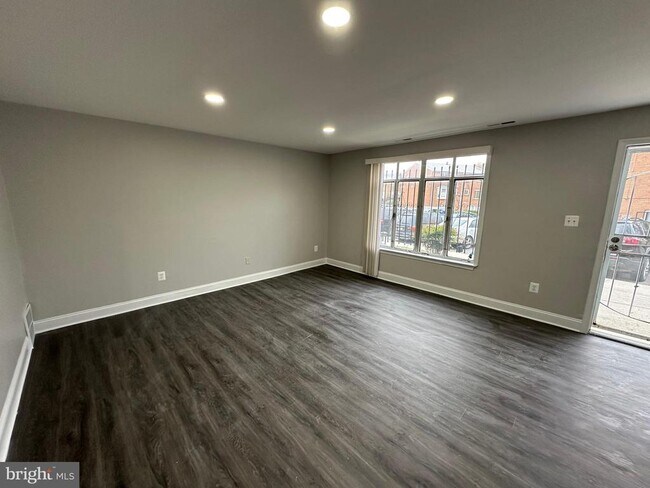 Building Photo - 1757 Addison Rd S