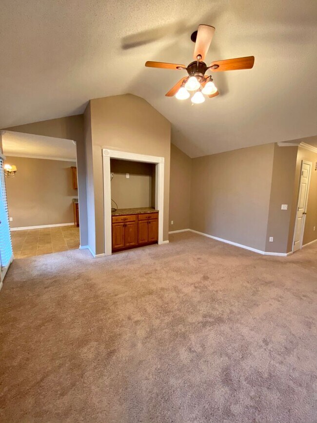 Foto del edificio - Home in Tuscaloosa!! Available to View. DE...