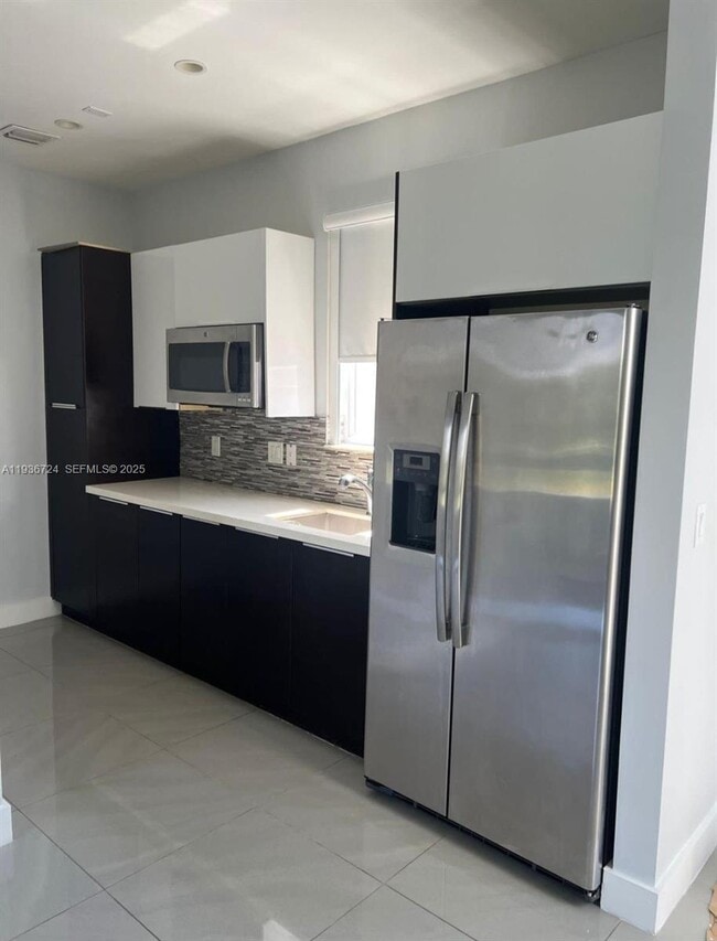 Building Photo - 6412 NW 105th Pl