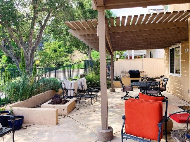 Foto del edificio - 3256 W Canyon Ave.