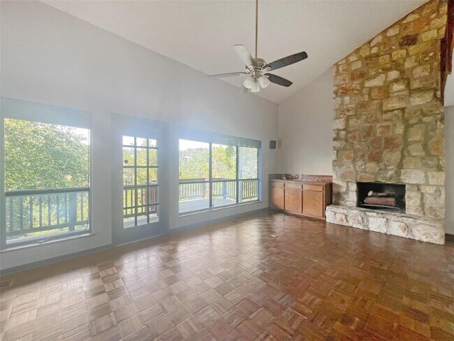 Building Photo - 970 Live Oak Cir