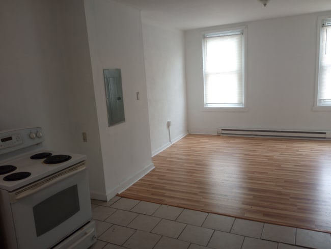 Photo - 31xx W Euclid Ave Apartment