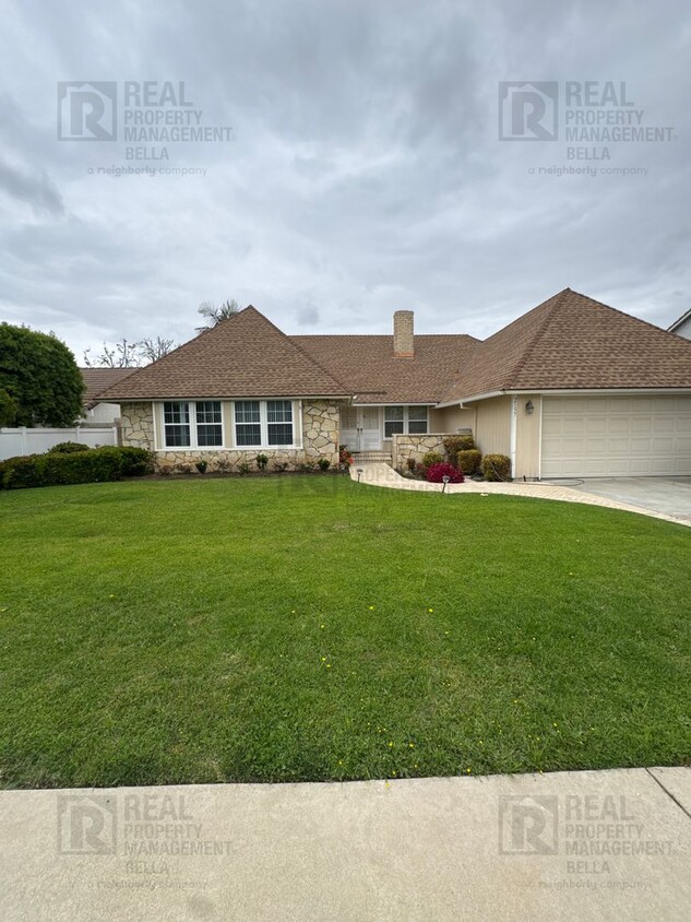 Primary Photo - Charming Single-Story Retreat with Pool in...