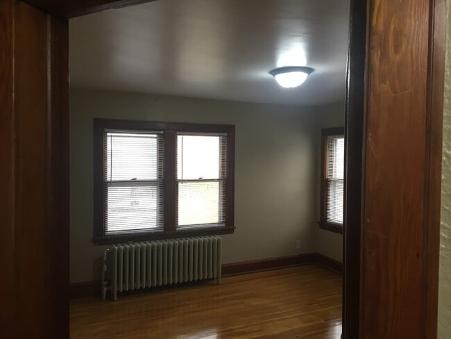 Building Photo - Gorgeous 3 Bedroom - 1-1/2 bath House in Prime St. Paul neighborhood