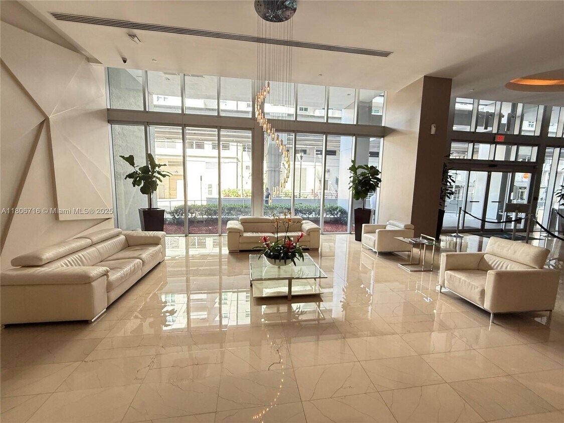 Foto principal - 79 SW 12th St