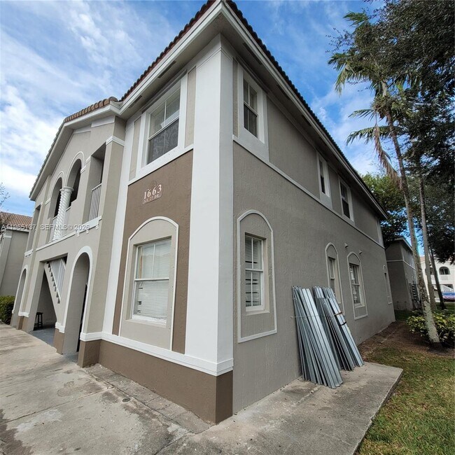 Foto del edificio - 1663 SE 27th Dr