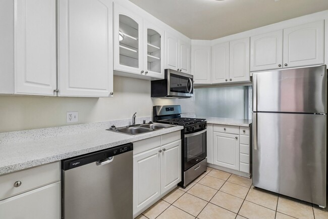 Building Photo - Loma Palisades