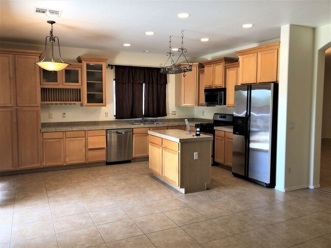 Building Photo - Beautiful Home in Lantana Ranch!