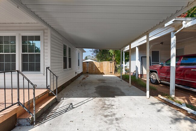 Building Photo - 3116 Hale Dr SW