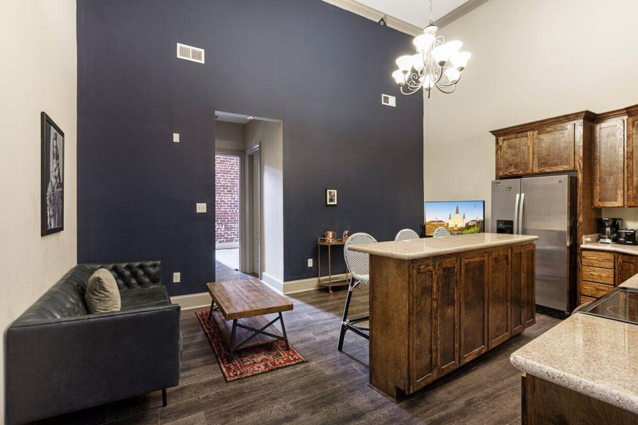 Foto principal - 300 Baronne St