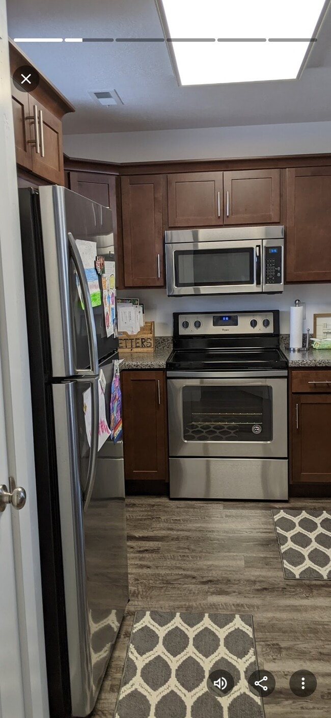 Building Photo - 79 E 200 S