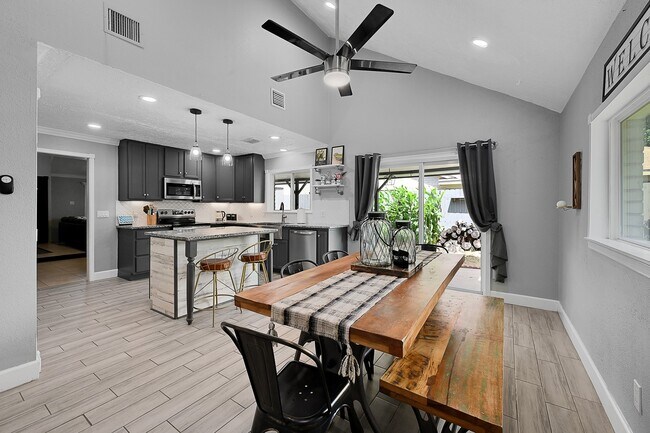 Foto del edificio - 12714 Huntington Field Dr