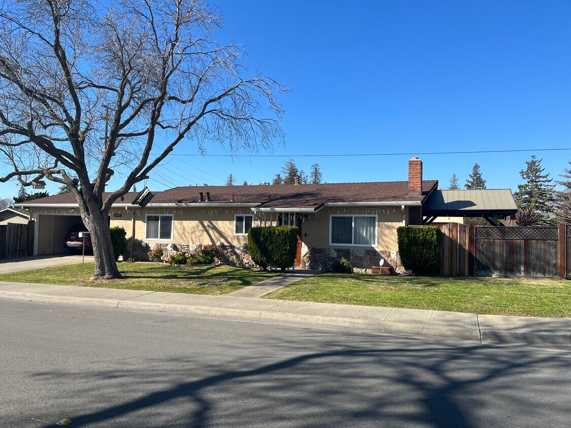 Primary Photo - 1641 Edsel Dr