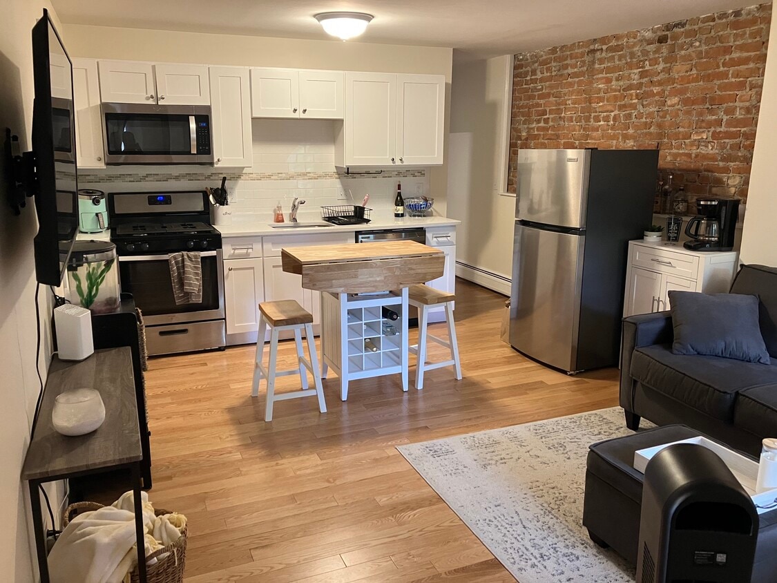 Primary Photo - 42A Linden Ave