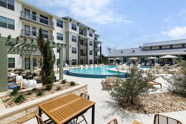 Foto del edificio - Local Dripping Springs