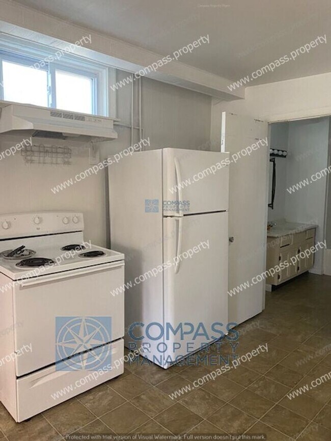 Building Photo - $895.00 - 1st Floor 1 Bedroom Apartment - ...