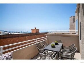 Building Photo - 1344 Manhattan Ave