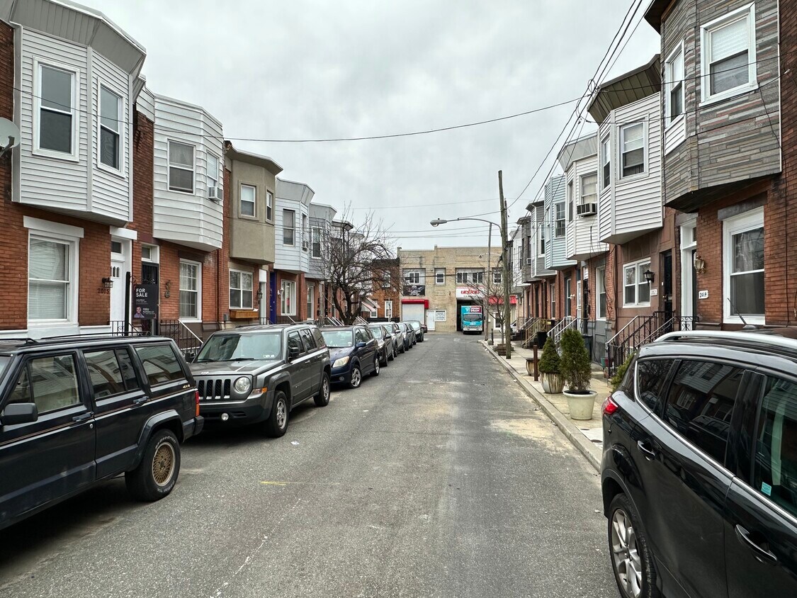 Primary Photo - 2018 Emily St