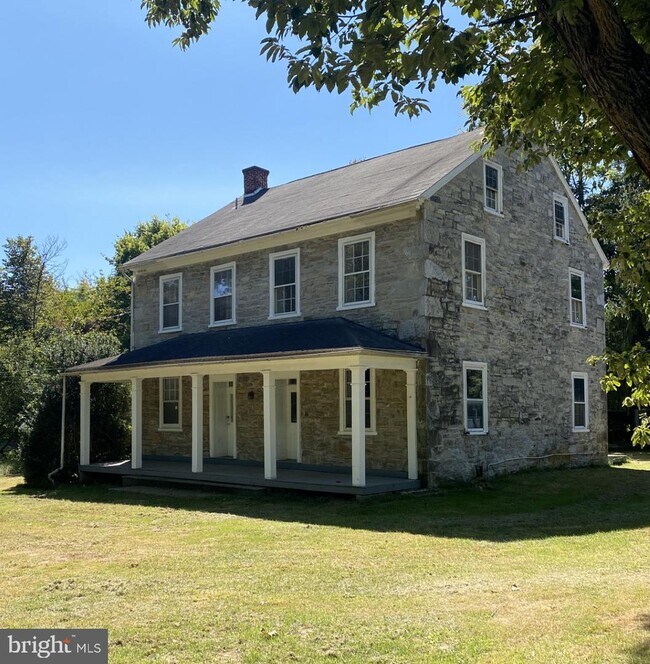 Building Photo - 324 Sportsman Rd