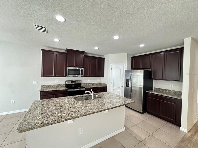 Building Photo - 12202 Ledbury Commons Dr