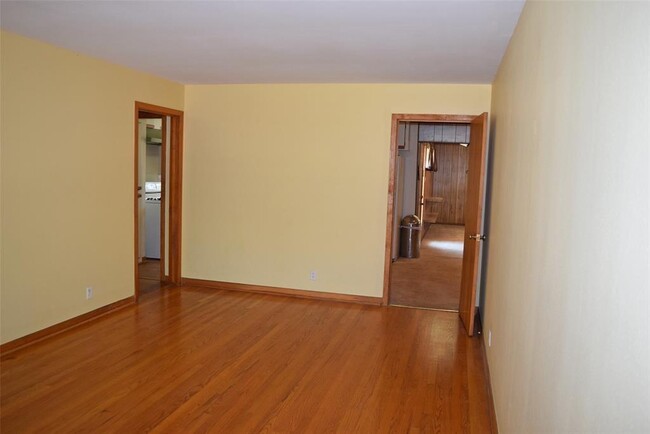 Foto del edificio - 7015 Carvel Ln