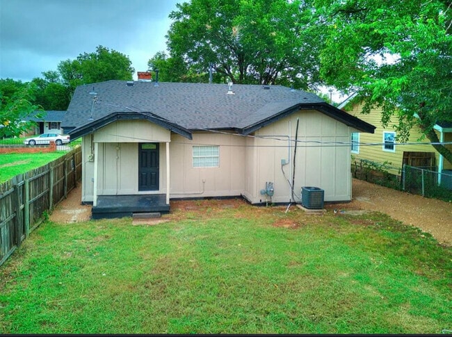 Building Photo - 2115 N Kate Ave