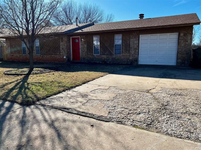 Building Photo - 3 Bed Home