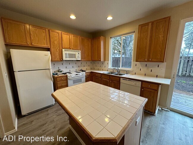 Building Photo - 3 br, 2.5 bath House - 3295 SW 179th Terrace