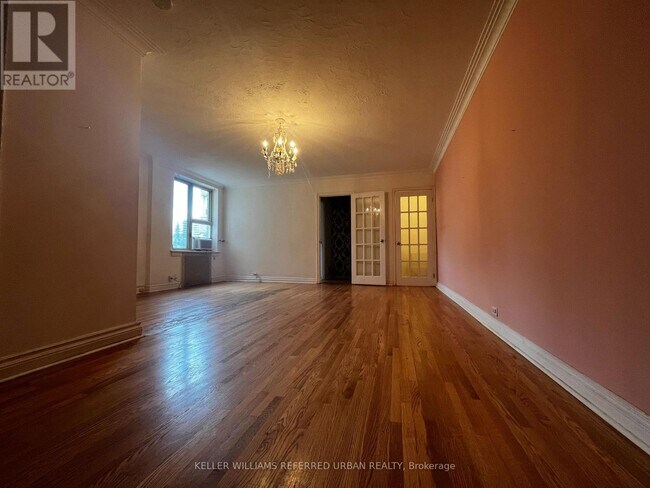 Photo du bâtiment - 150 Farnham Ave
