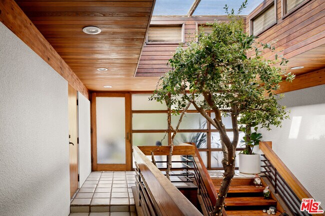 Foto del edificio - 24638 Malibu Rd