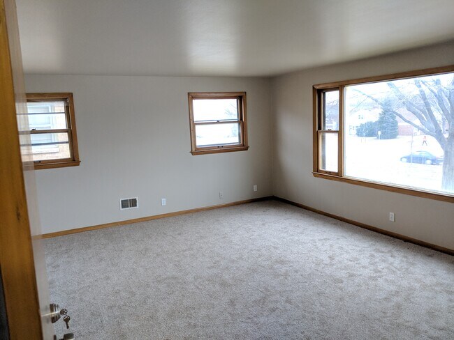 Main Area - 8634 W Capitol Dr