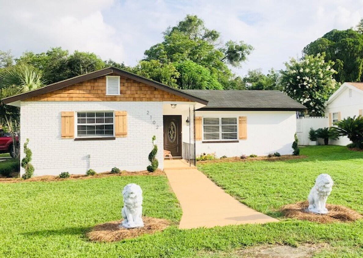 Foto principal - Rejuvenated Southwest Ocala Home - REDUCED