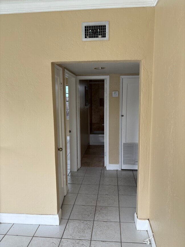 Foto del edificio - 277 NE 111th St