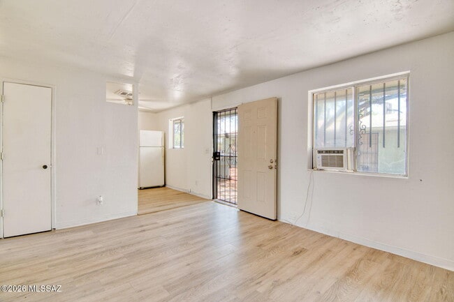 Building Photo - 5657 E 28th St
