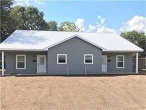 Building Photo - 1841 Caroline Ln