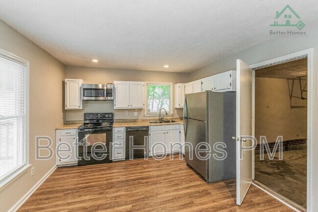Foto del edificio - 7312 Pebblebrook Dr