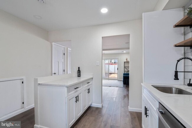 Foto del edificio - 7616 Somerset Ln