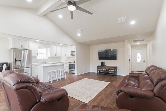 Building Photo - 4913 Deerwood Cir