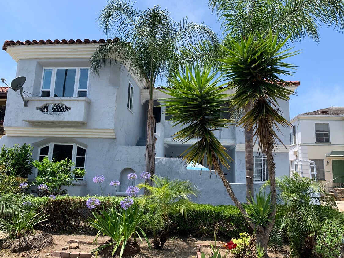 Foto principal - 449 N Hayworth Ave