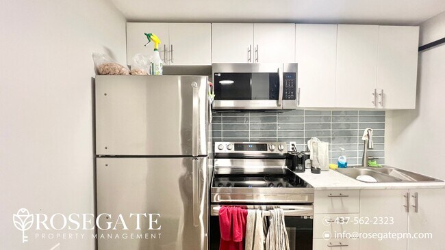 Photo du bâtiment - Charming 1-Bedroom, 1-Bath Apartment in Ce...