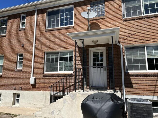 Building Photo - 808 E 300 S