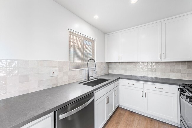 Foto del edificio - 223 Avenida Victoria