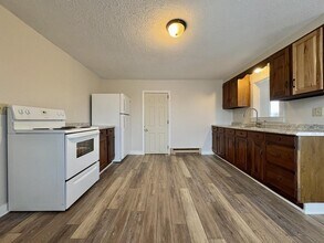 Building Photo - 58 School St